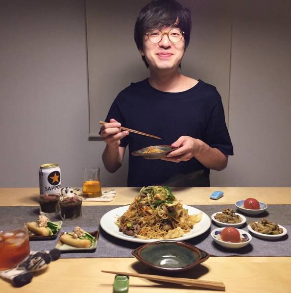 又双叒叕有一对日本小夫妻来花式撒狗粮了!只有吃到恋人用心做出的料理时才会笑得这么甜吧!