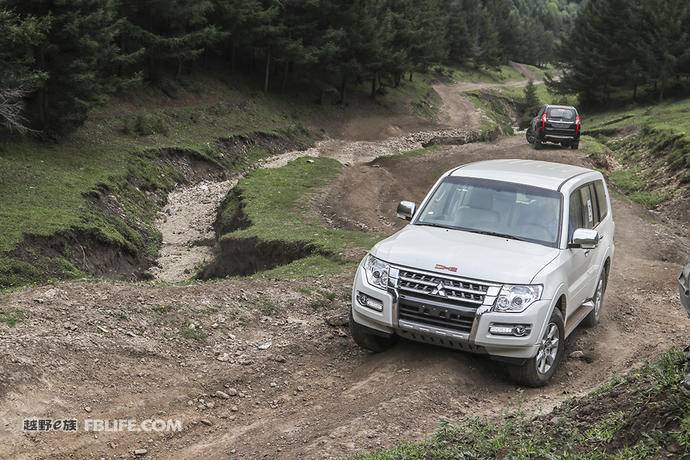 2018款三菱帕杰罗v97试驾,帕杰罗v93v95v97的区别