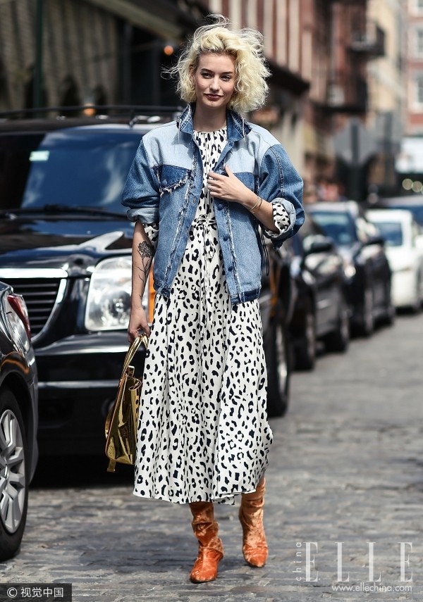 牛仔外套里穿什么,牛仔外套里穿什么比较好