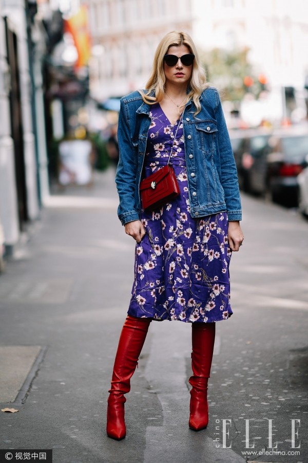 牛仔外套里穿什么,牛仔外套里穿什么比较好