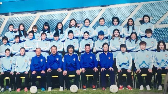 千呐,罗纳尔多的教练来国际港务区上班啦!