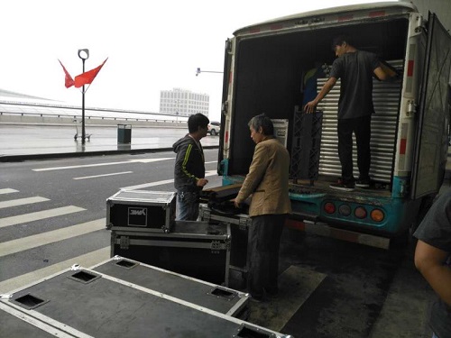 刚刚,这场千人快闪承包河南人的朋友圈,歌唱祖国响彻中原!