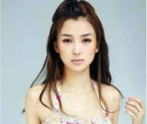 适合脸大脸肉的简单易操作发型,瘦脸额头高发型女2021流行发型