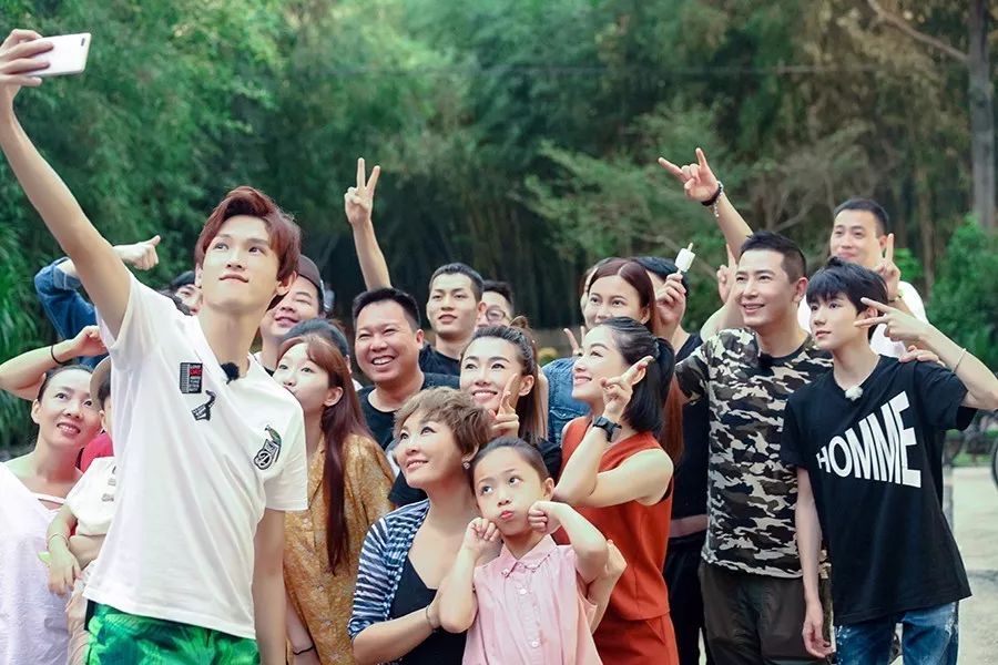 让社交障碍者的尴尬症都犯了，为什么说这档节目正在进行一场社会实验？