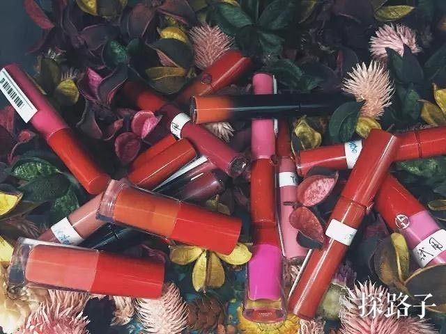 探路子丨价格堪比免税店！在这间「仓库」里居然还能买到断货口红！