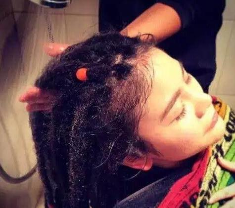 脏辫能每天洗头吗,洗脏辫的时候脏辫会散吗