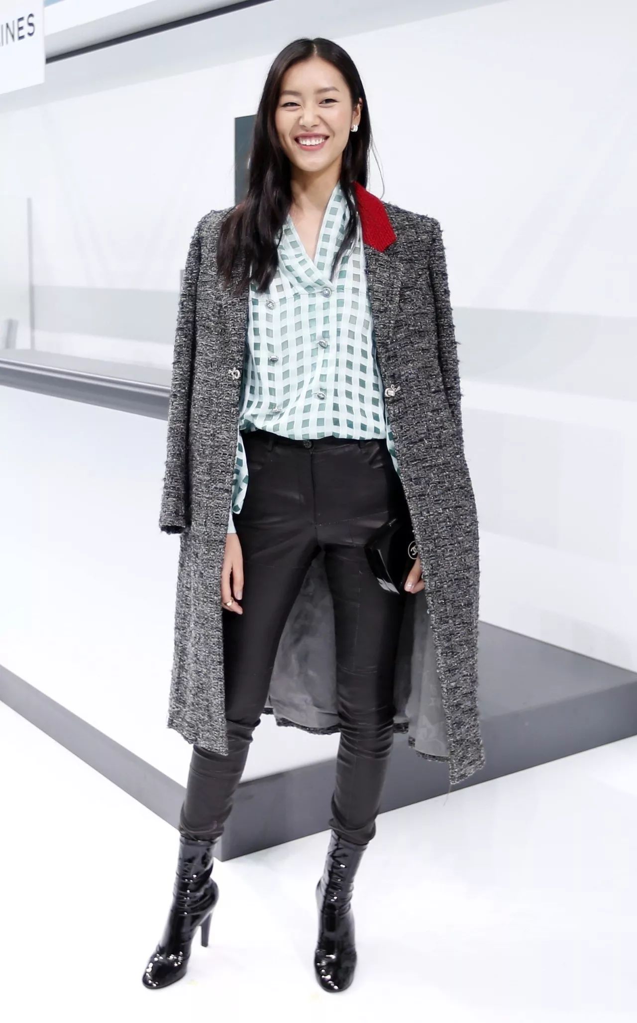 叹为观止！香奈儿把瀑布搬到了大皇宫！猜猜刘雯最近朋友圈发了什么？