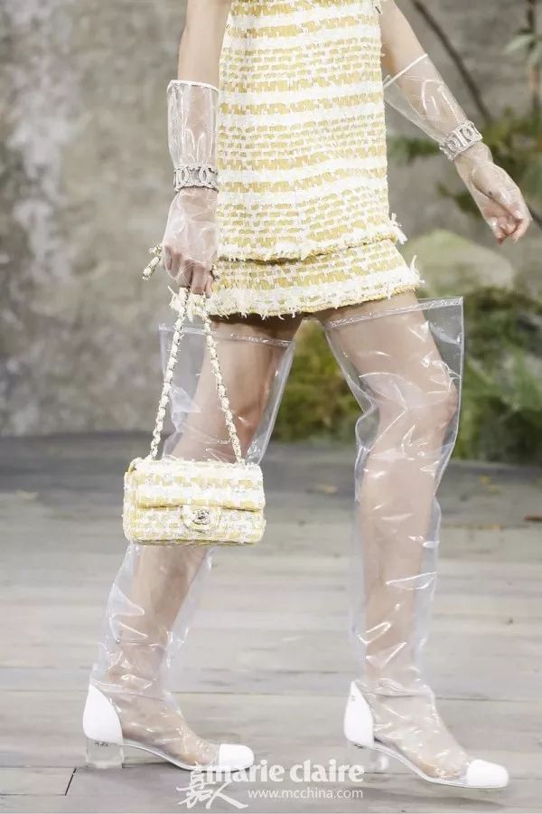 跟GD和表姐来到香奈儿“水帘洞”，看完我开始期待下雨天！