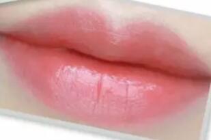 秋季不显唇纹唇釉,秋季唇釉推荐色号大牌
