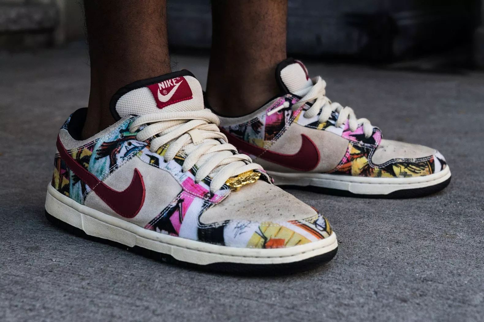 潮牌｜Supreme布鲁克林店外，一大片“人民币”满街走！