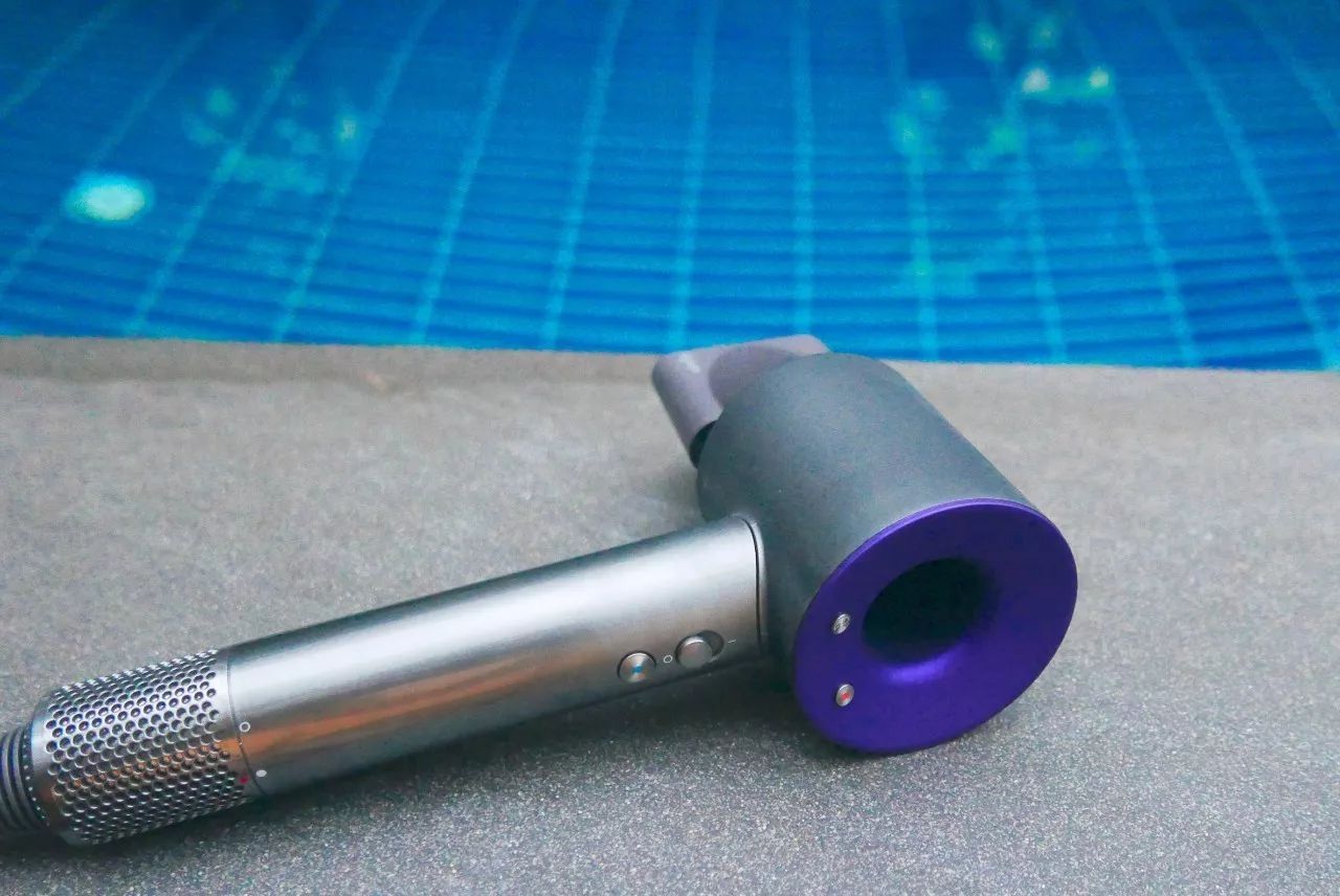 个人用3年的戴森吹风机值得买吗 (松下xd20和戴森吹风机哪个好)