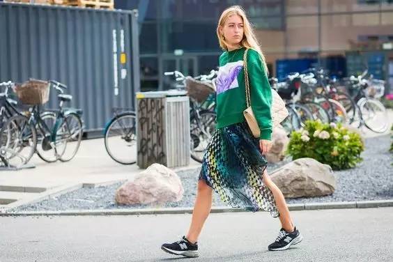 秋季穿衣搭配技巧,秋季穿衣搭配方法大全