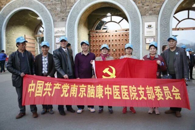 展示党员风采当好岗位标兵,党员风采展示亮身份当先锋