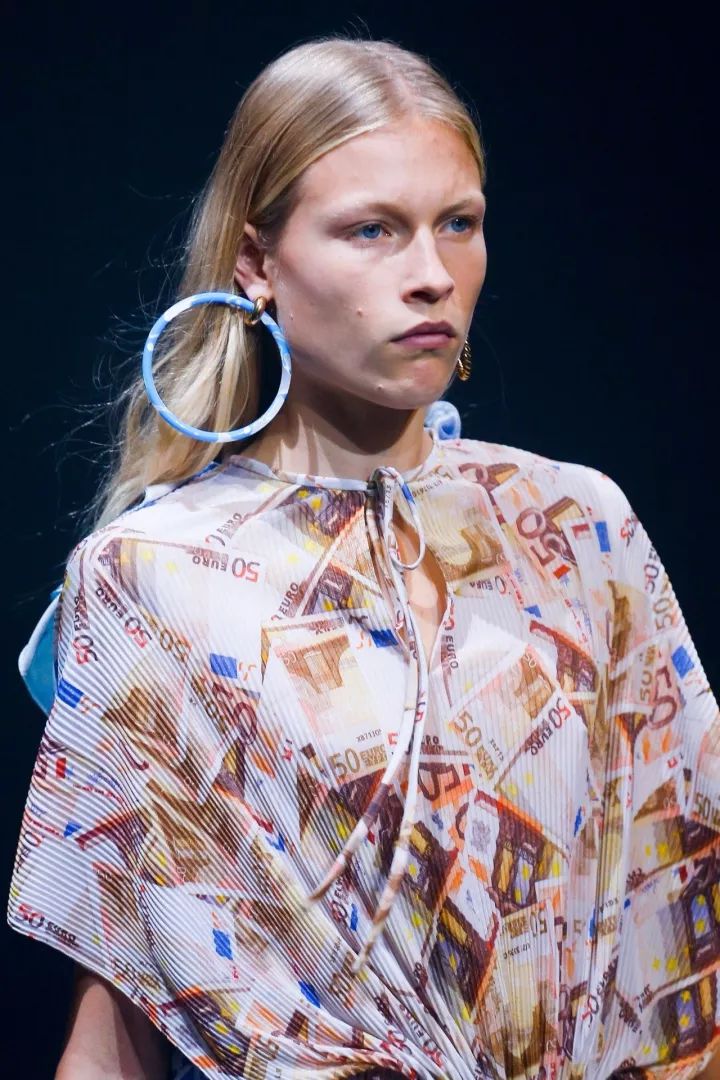 这个大品牌“棉被包”的设计师，你给我出来！竟然还敢卖天价？