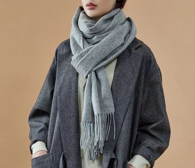 恋物志｜一条羊绒围巾，比两件毛衣还暖和