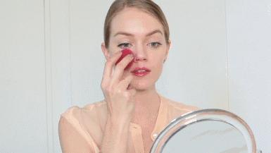 好不容易败了心爱的口碑款粉底液，别输在尴尬浮妆上｜我帮你试试