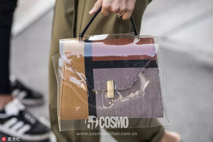时髦办｜“透明塑料”成新流行！再也不怕下雨天咯