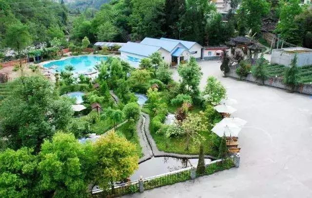 好冷，温泉泡起！这几个水优景美的“汤池子”距成都市区都不远哦~