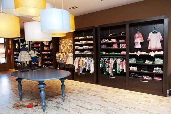 征服威廉王子一家的西班牙童装是怎样的呢？一起来看看吧