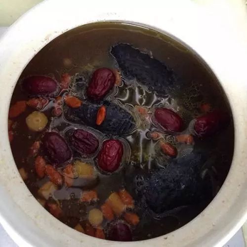 煲汤时加什么可以补气养血呢,据说喝了补血药之后有神奇的力量