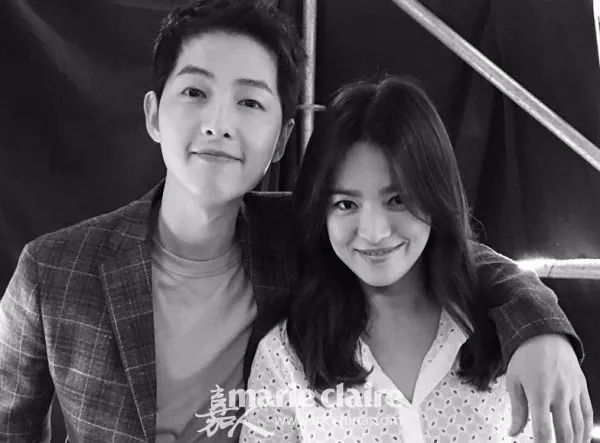 宋慧乔乔妹穿搭蓝色吊带裙,宋慧乔乔妹什么风格都能驾驭