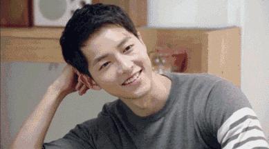 宋慧乔乔妹穿搭蓝色吊带裙,宋慧乔乔妹什么风格都能驾驭