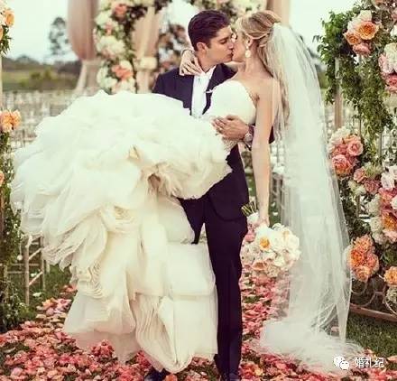 10种必拍婚纱照风格,摄影师亲手教新人摆婚纱照造型