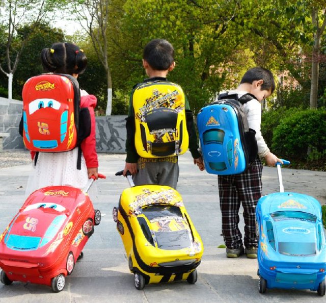 领着孩子去玩的旅行箱,送给孩子一个行李箱