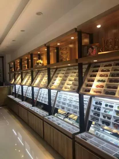 免费验光免费维修,免费修理清洗眼镜