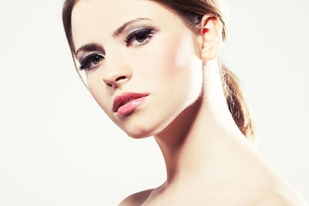 夏季肌肤保湿美白妙法,夏天到了不但补水也要美白