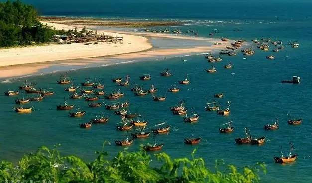 你会选择在南宁和300万人“假装生活”还是和我一起出逃到海岛呢！