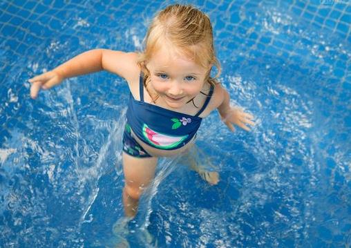 孩子游泳说耳朵里面疼是中耳炎吗,儿童游泳后耳朵里面响