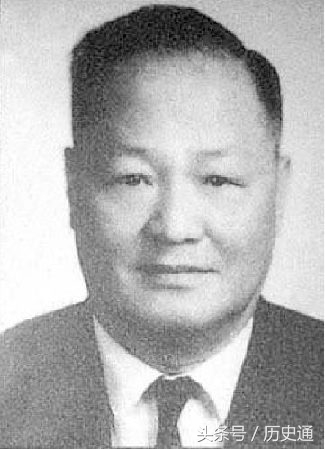 他，当之无愧的商业之神，其保险公司，第一单为一大人物投保，开银行，又一大人物亲自开户，两次建立资本