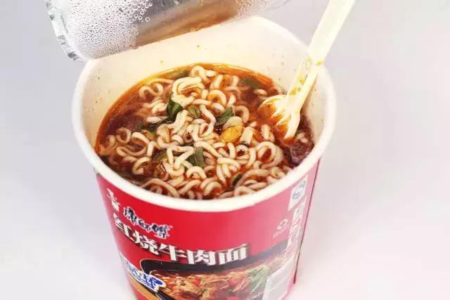 我把整个超市扔进了冷冻室，没想到还挺好吃