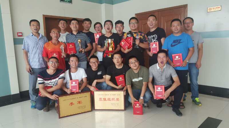 市二医院足球队在2017年第二届甘肃省卫生计生委系统“健康杯”足球赛中荣获季军