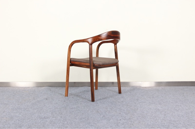 你相信一把椅子会影响一个人一生吗，世界歌坛超级巨星帕瓦罗蒂告诉你如何选择椅子，选择人生