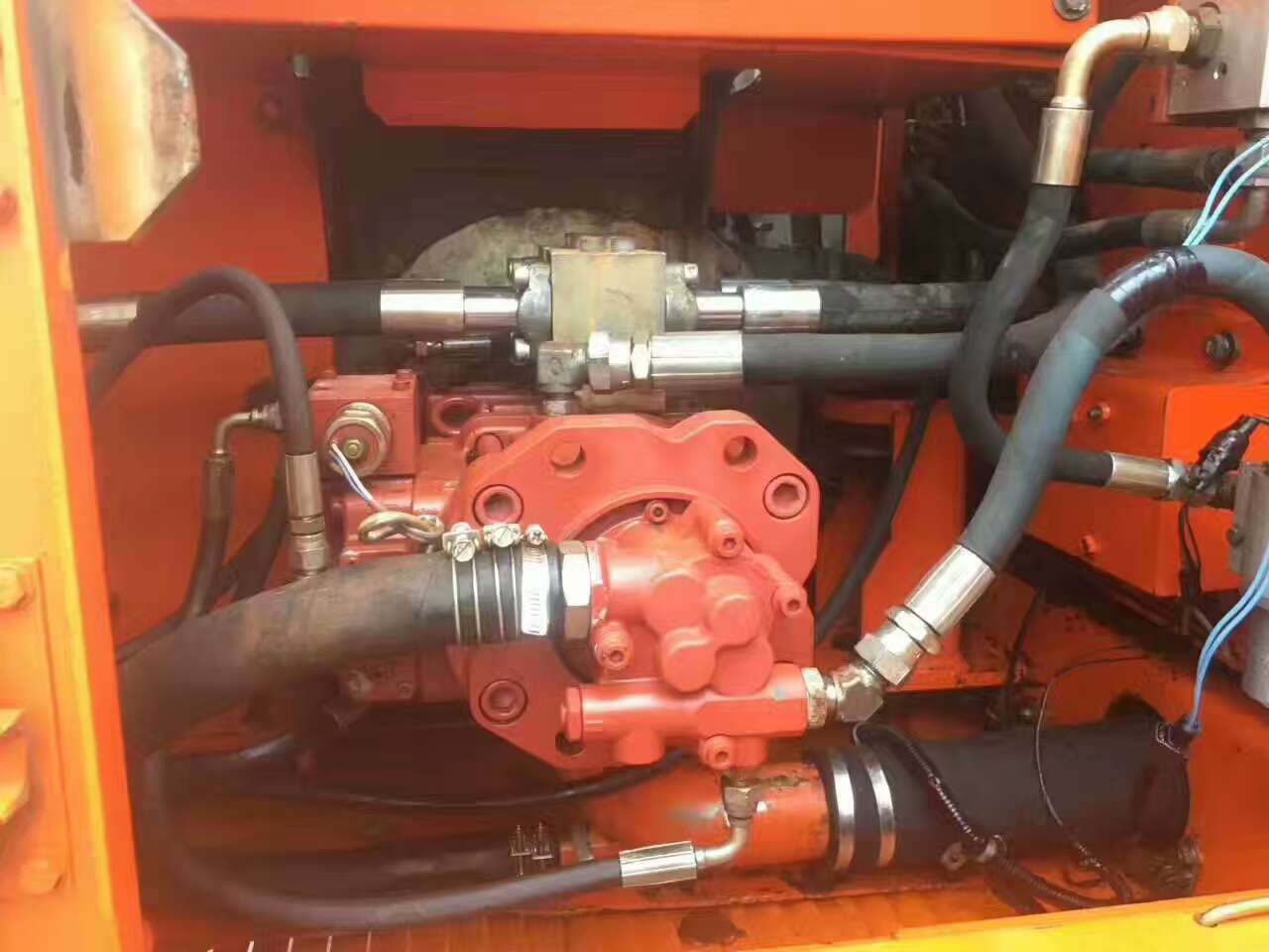 二手挖掘机现场实拍,二手挖掘机直击现场