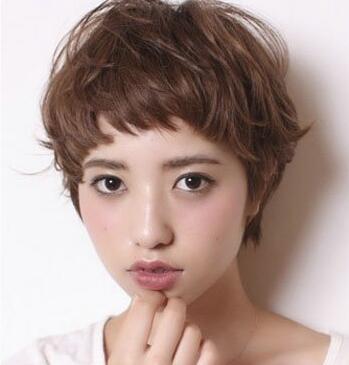 适合方脸女生的发型短发,适合方脸女生的发型扎法