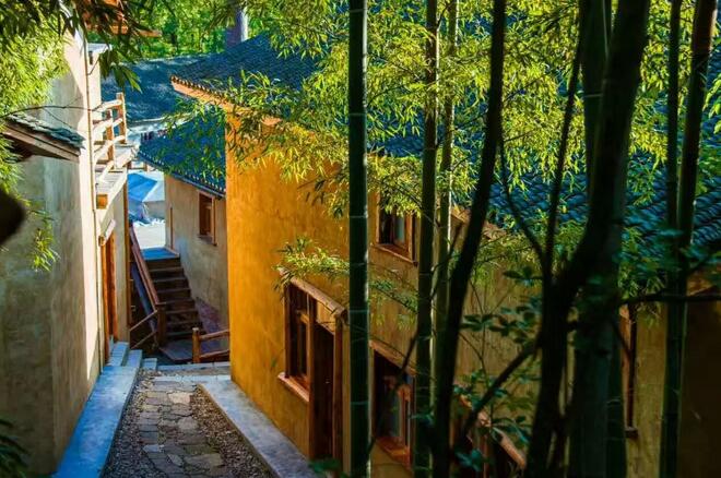 一对夫妻，在《阿凡达》的取景地，改造老宅，收获了完美的人生