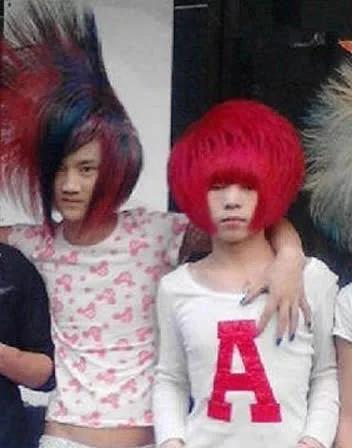 葬爱家族缺一块水泥地,广西葬爱家族水泥地斗舞完整视频