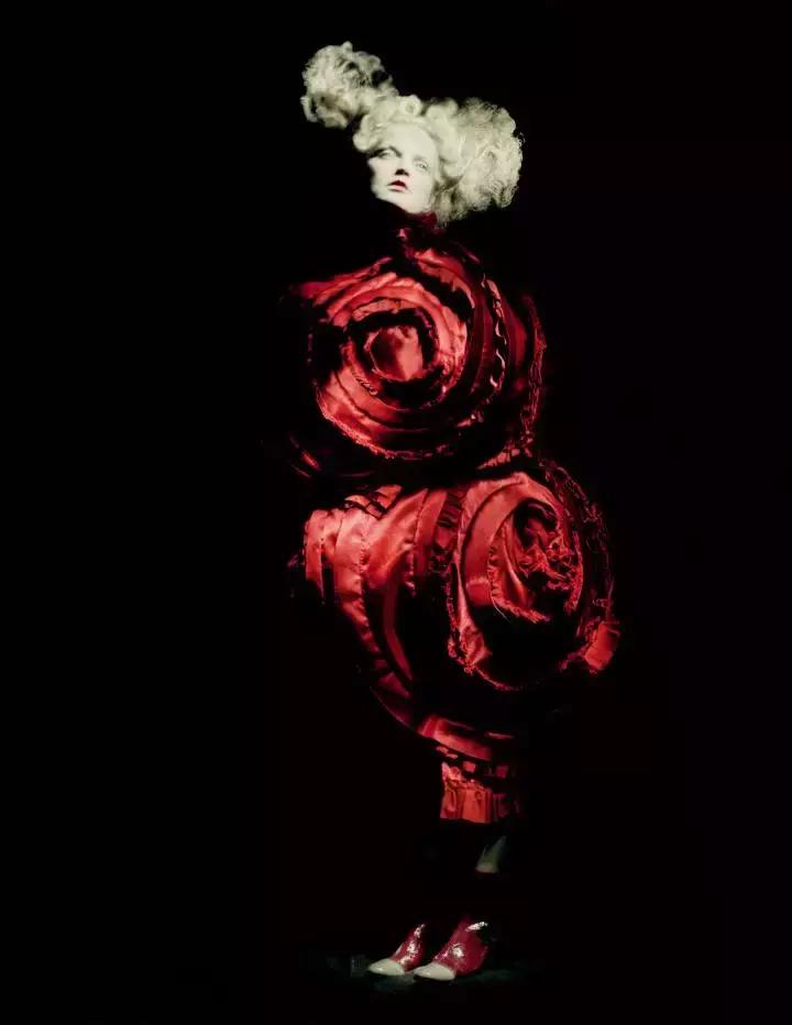 胸前有个爱心洞的大版t恤,胸前有爱心的半背衣