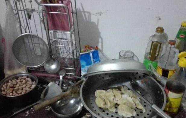 北方婆婆太邋遢,老婆婆太邋遢家里脏乱