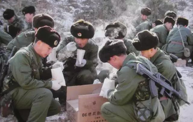 建军90周年：我军“锅碗瓢盆”那些事儿，这回全明白了