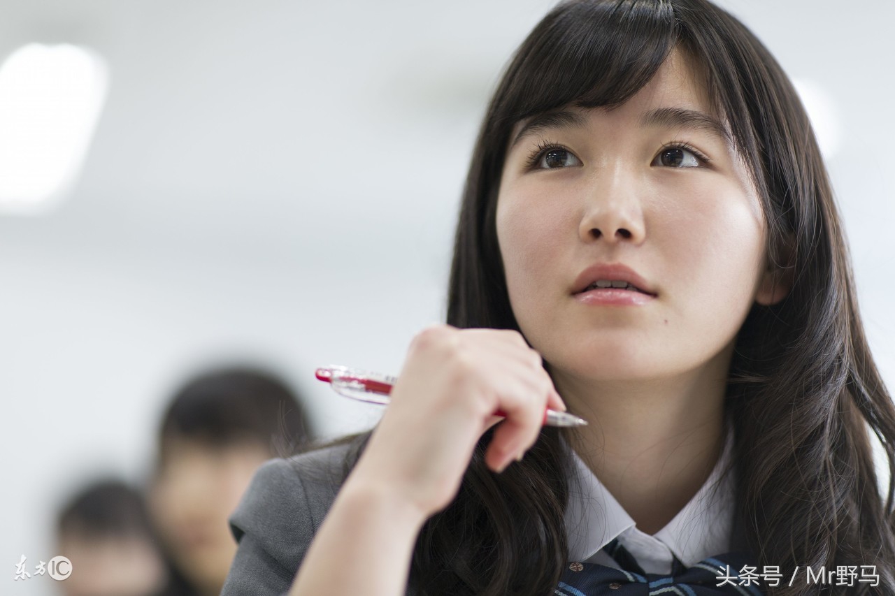 水瓶座女生分手后可能回头的表现,水瓶座女生深度解析