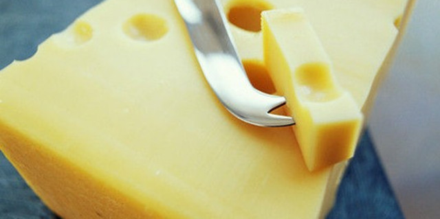 芝士和奶酪是一回事吗,芝士和奶酪有区别吧
