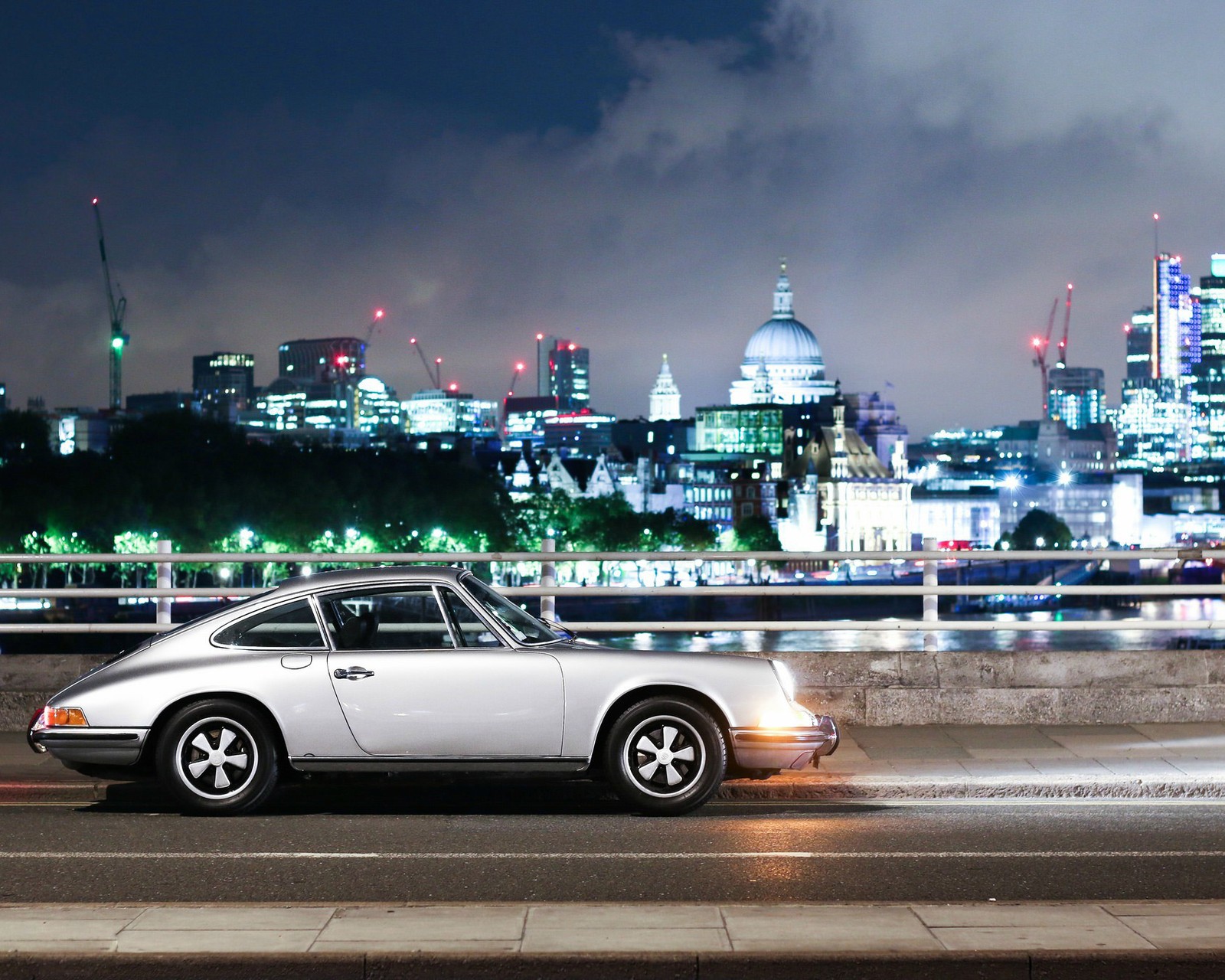 世界名车壁纸超清全面屏,8k顶级黑色震撼壁纸名车