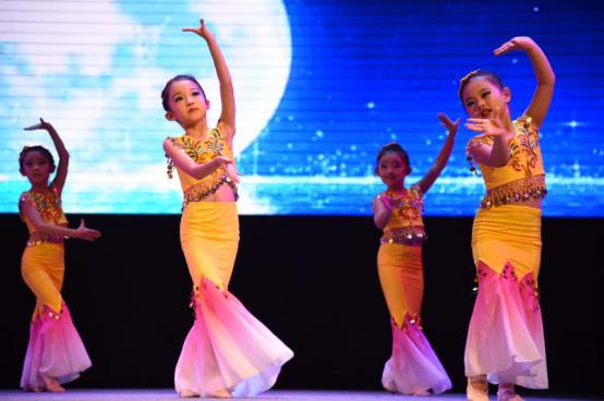 棣ㄦ湀涔嬫槦灏戝効鑸炶箞鍔犵洘,棣ㄦ湀涔嬫槦灏戝効琛楄垶鍩硅鏀惰垂