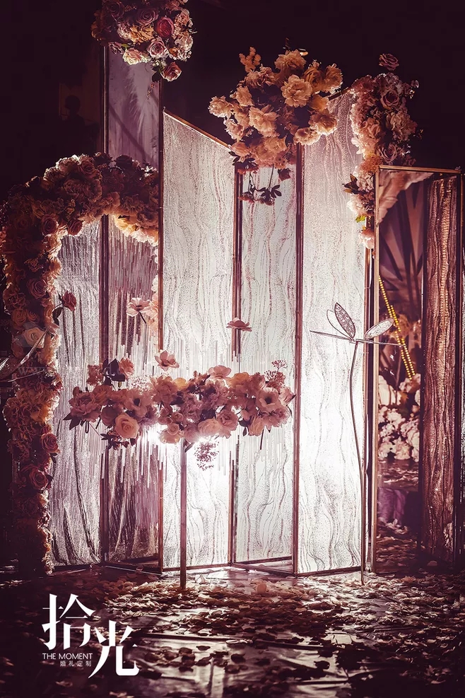 户外婚礼场景布置效果图,红色系婚礼户外布置场景