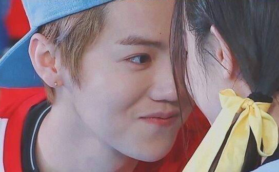 鹿晗和热巴的热情互动,鹿晗对热巴的感动瞬间