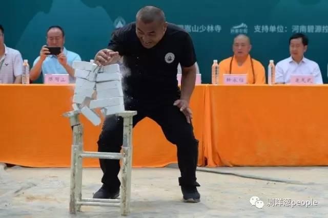 少林寺铁砂掌绝技,中国嵩山少林铁砂掌